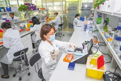 潛心科研，培育農(nóng)業(yè)“芯”——生物科技賦能現(xiàn)代農(nóng)業(yè)新未來(lái)